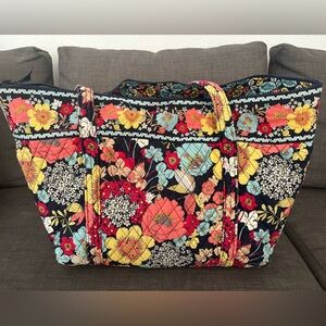 Retired Vera Bradley Happy Snails 🐌 Zippered Tote